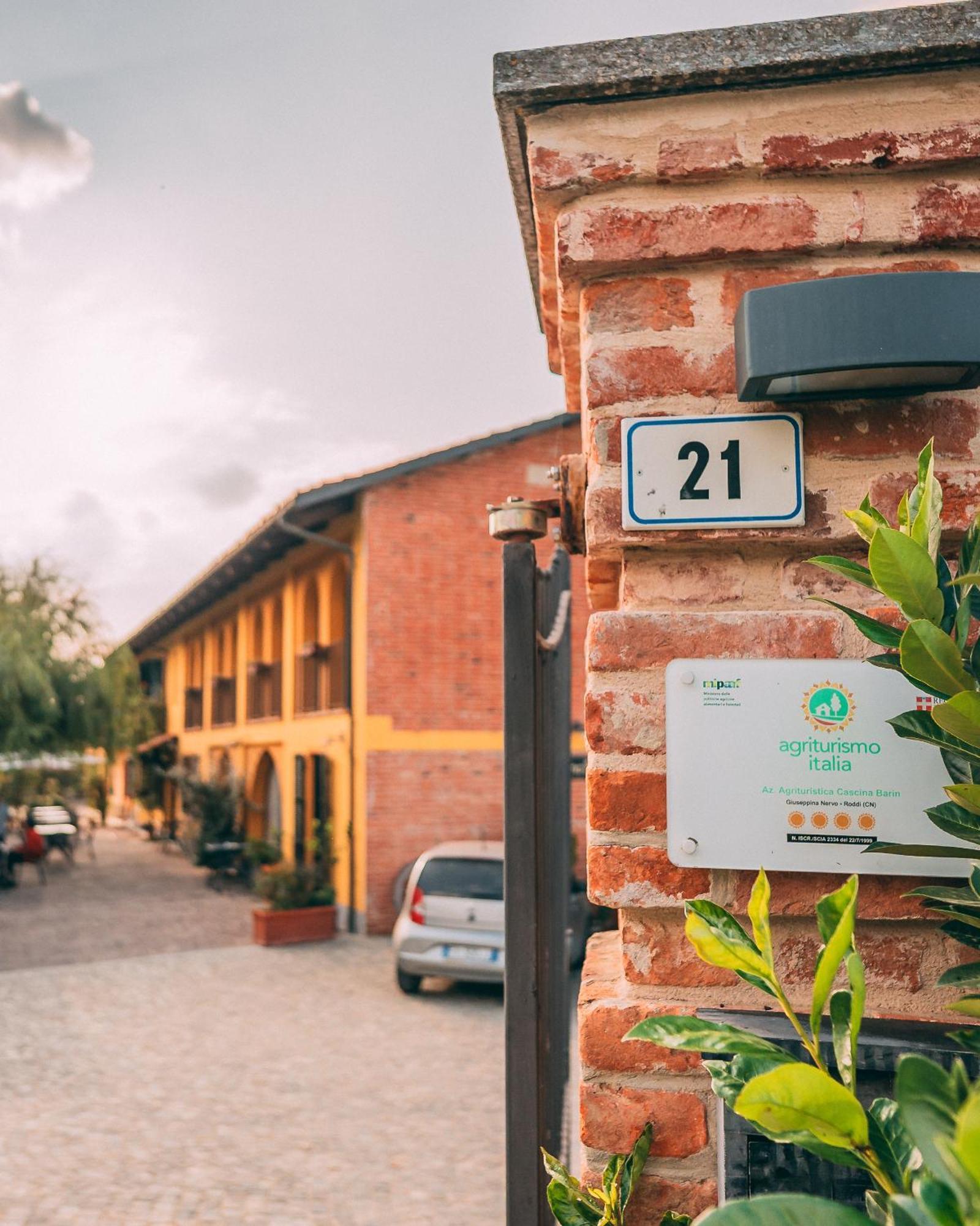 Agriturismo Cascina Barin Roddi Ngoại thất bức ảnh